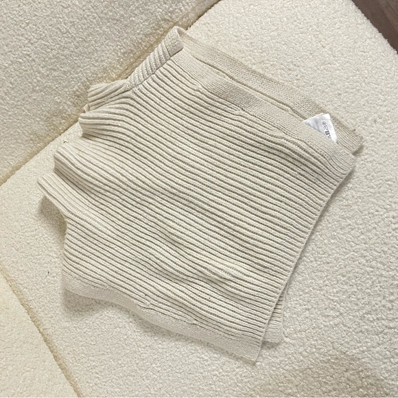 Knit mock neck vest - Picture 3 of 3